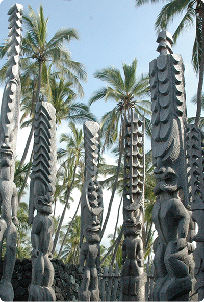 Reconstructed idols at Pu‘uhonua o Hōnaunau pla