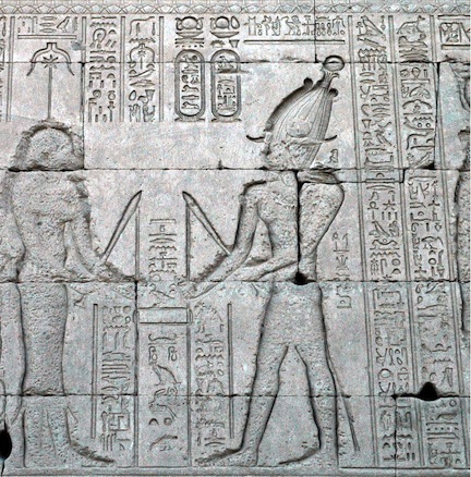 Alignments at the temple of Hathor enclosure at Da