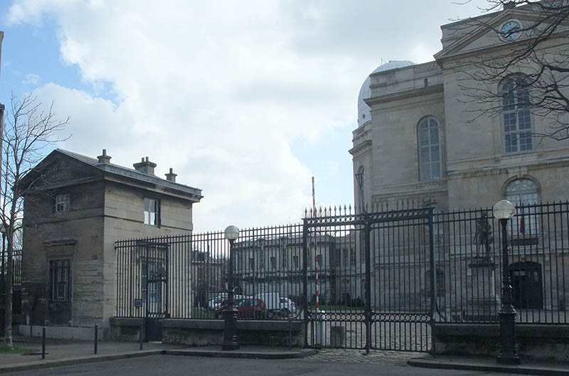 L’entrée principale de l’Observatoire. Photo 