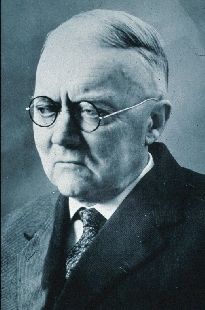 Ernst Julius Öpik (1893--1985), director in Tartu