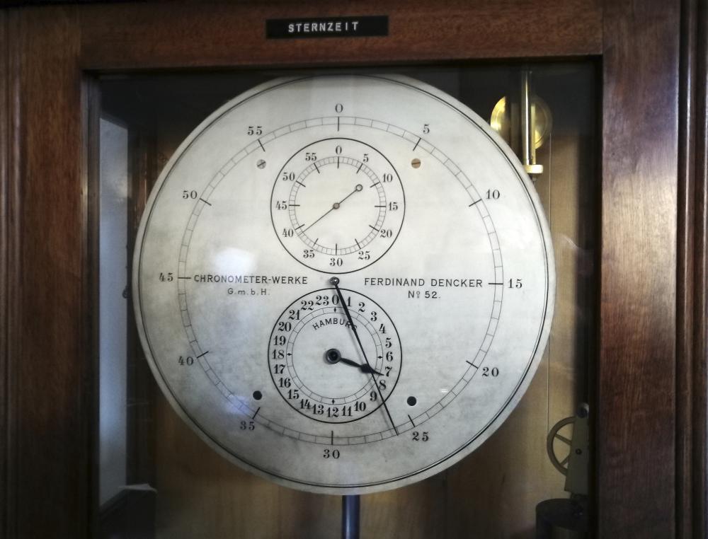 Pendulum clock Chronometerwerke GmbH, Ferdinand De