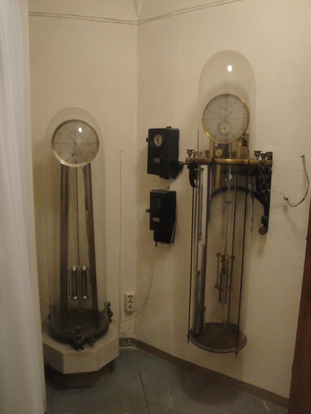 Pendulum clocks, Max Ort and Ziegler (Image courte