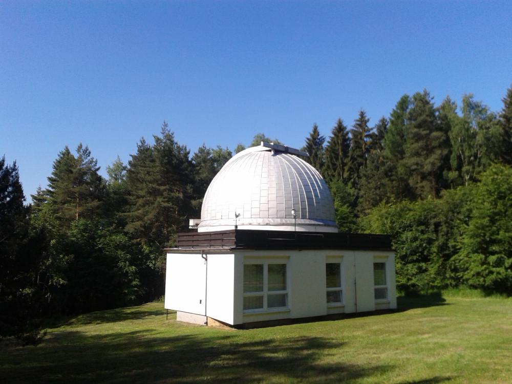 Small Dome of the 65-cm-Telescope (Wikipedia, CC4,