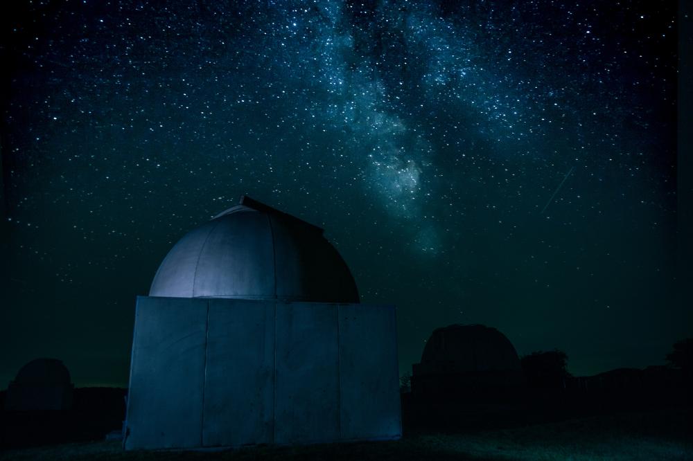 Brorfelde Observatory under the Milky Way (photo: 