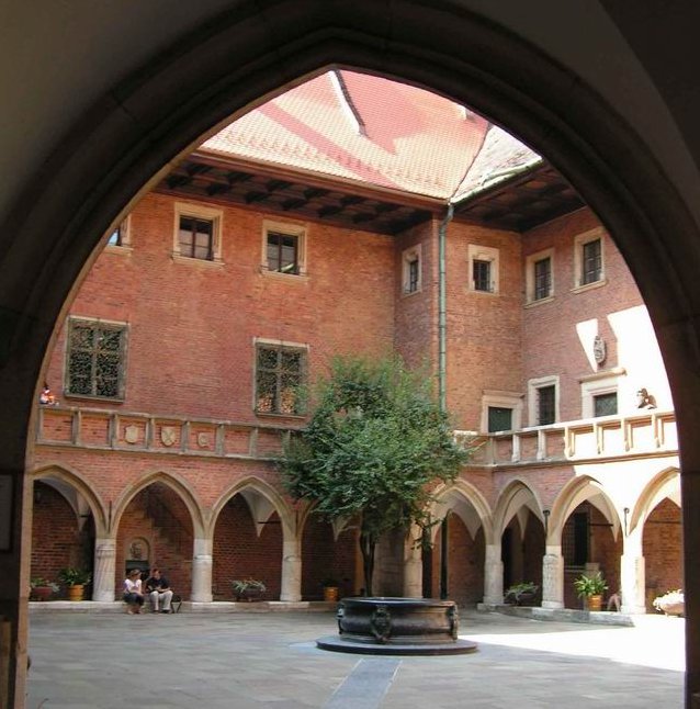 Gallery in the court yard of <i>Collegium Ma