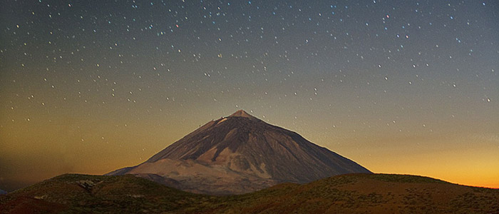 In the evening twilight stars appear over Mt Teide, seen from the Tiede Observatory, Tenerife. Juan C. Casado, TWAN (twanight.org)